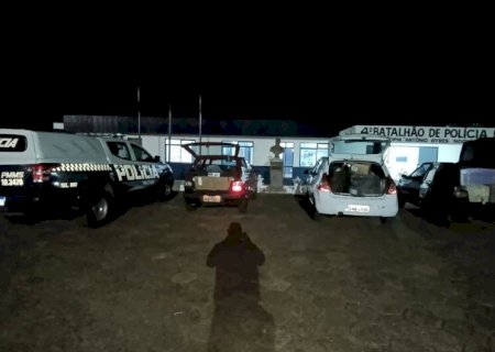 POLÍCIA INTERCEPTA COMBOIO DE VEÍCULOS CARREGADOS COM CONTRABANDO
