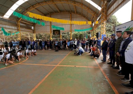 PREFEITO DE DOURADOS ENCERRA HORA CÍVICA NA ESCOLA INDÍGENA E REFORÇA CONVITE PARA DESFILE DE 7 DE SETEMBRO