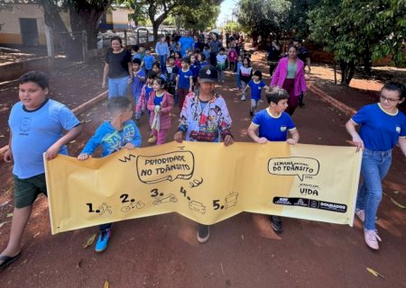 PREFEITURA DE DOURADOS LEVA AÇÃO EDUCATIVA SOBRE TRÂNSITO A ALUNOS DO DISTRITO DE PANAMBI