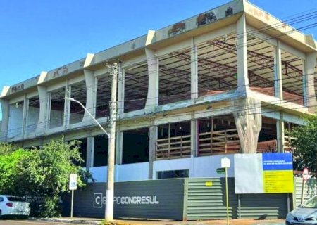 CÂMARA DE DOURADOS ROMPE CONTRATO, MAS QUEM VAI ROMPER COM A CULTURA DA OMISSÃO?