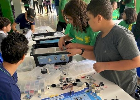 EM DOURADOS, ESTUDANTES DO MENODORA UTILIZAM KITS EM AULA ESPECIAL