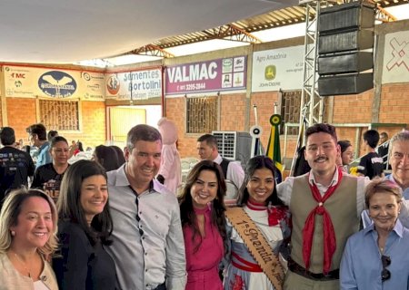 LIA NOGUEIRA PRESTIGIA FESTA DO LEITÃO NO ROLETE E CELEBRA TRADIÇÃO CULTURAL DE SÃO GABRIEL DO OESTE