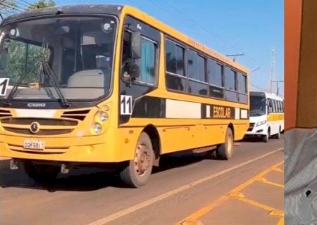 EMOCIONANTE, DESPEDIDA DE MOTORISTA ESCOLAR TEM CORTEJO DE ÔNIBUS EM FÁTIMA DO SUL