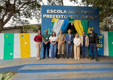 COMPROMISSO QUE TRANSFORMA: DEPUTADA LIA NOGUEIRA RESGATA DESFILE CÍVICO EM VILA SÃO PEDRO