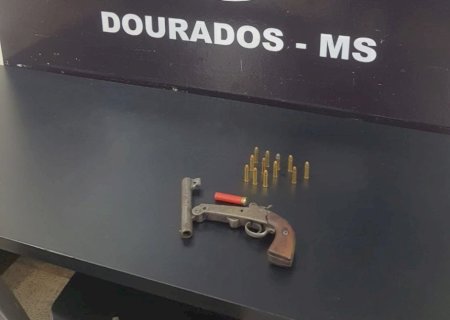 HOMEM É PRESO COM ARMA E MUNIÇÕES EM CONVENIÊNCIA DE DOURADOS