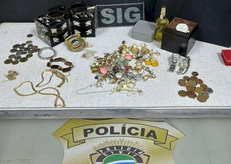 LADRÃO INVADE CASA E LEVA MAIS DE R$ 65 MIL EM JOIAS