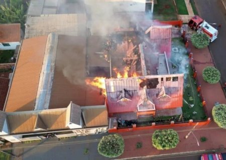 INCÊNDIO EM RIO BRILHANTE REVELOU QUE 'CHALÉ' DE POETA PERTENCIA UM POUCO A CADA MORADOR LOCAL