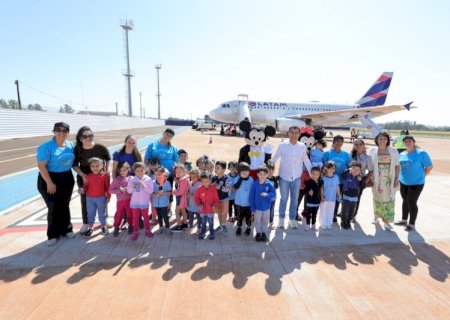 PREFEITO ACOMPANHA CRIANÇAS DA REME EM VISITA AO AEROPORTO DE DOURADOS