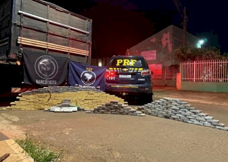 POLÍCIA MONITOROU CAMINHÃO ANTES DE APREENDER COCAÍNA AVALIADA EM R$ 24 MILHÕES