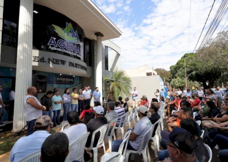 PREFEITURA DE DOURADOS ENTREGA MAIS 75 TÍTULOS DE REGULARIZAÇÃO FUNDIÁRIA EM DOURADOS