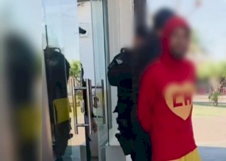 CHAPOLIN COLORADO' É PRESO POR ESTUPRO DE VULNERÁVEL EM ÁGUA CLARA
