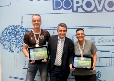 LANDMARK HOMENAGEIA SÍLVIO E JUCIARA PELA DEDICAÇÃO AO FUTEBOL AMADOR EM CAMPO GRANDE