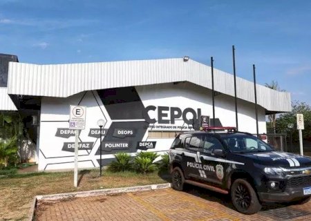 MORADORES OUVEM GRITOS E RAPAZ É RESGATADO COM MÃOS E PÉS AMARRADOS