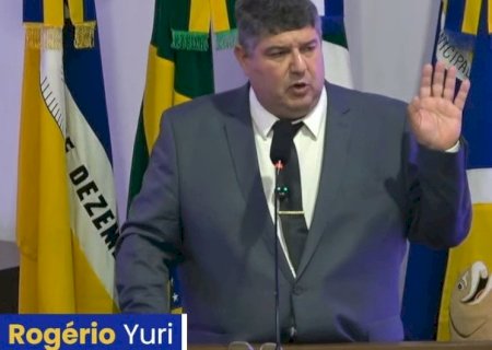 SEM LICITAÇÃO, CÂMARA DE DOURADOS 'INAUGURA' NOVA TRIBUNA DE R$ 28 MIL