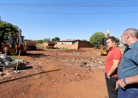 PREFEITURA DE DOURADOS RECUPERA TRECHO DA RUA 20 DE DEZEMBRO E MORADORES ELOGIAM TRABALHOS
