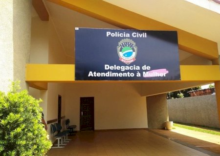 HOMEM DE 71 ANOS É PRESO POR ESPANCAR E QUEBRAR A PERNA DA ESPOSA, DE 64