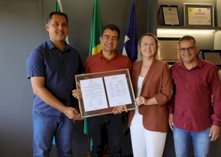 CÂMARA CONCEDE MOÇÃO DE APLAUSOS AO PREFEITO POR REATIVAÇÃO DO AEROPORTO DE DOURADOS