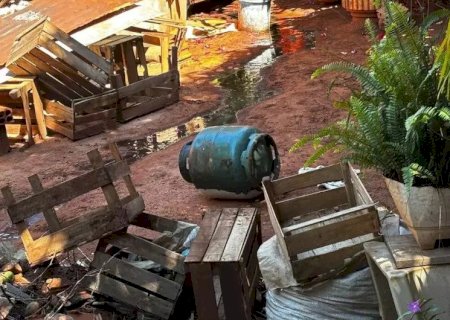 BOTIJÃO EXPLODE E FOGO QUEIMA IDOSO DA CINTURA PARA BAIXO