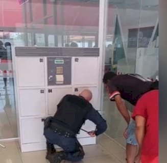 CRIANÇA DE 3 ANOS FICA PRESA EM ARMÁRIO DE AGÊNCIA BANCÁRIA