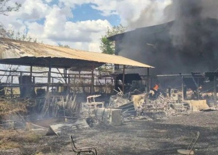 BARRACÃO DA UFGD DEVE SER DEMOLIDO APÓS INCÊNDIO E PREJUÍZOS PODEM CHEGAR A R$ 2 MILHÕES