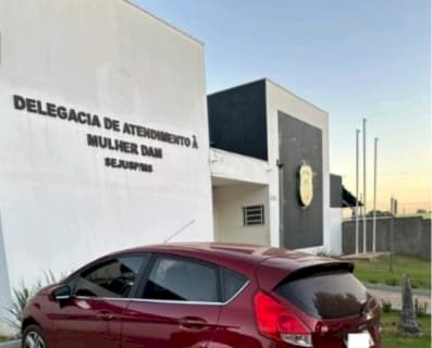 CADEIRANTE DENUNCIA DELEGADA DE POLICIA EM DOURADOS POR ESTAR USANDO VAGA DESTINADA A PCD