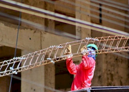 DOURADOS ABRE MAIS DE 2 MIL NOVOS POSTOS DE TRABALHO COM CARTEIRA ASSINADA EM 10 MESES