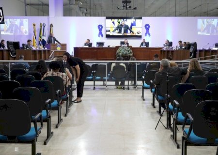 VEREADORES TRABALHAM “DURO” DURANTE SESSÃO PARA APROVAR PROJETOS RELEVANTES QUE CAUSAM IMPACTOS NA VIDA DOS DOURADENSES