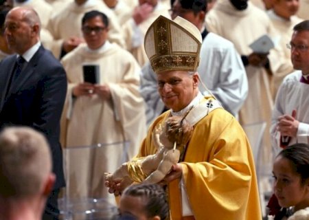 ‘NEGAR AJUDA AOS POBRES É REJEITAR A DEUS’, DIZ PAPA LEÃO XIV EM SUA 1ª MISSA DO GALO