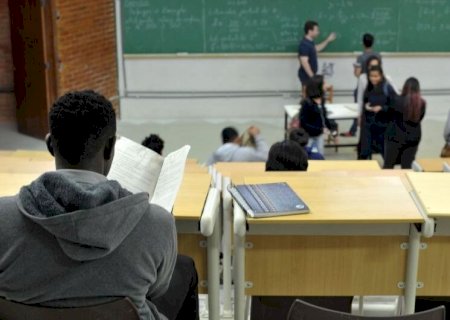 VIOLÊNCIA E CENSURA AFETAM NOVE EM CADA DEZ PROFESSORES BRASILEIROS