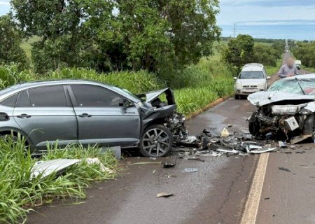 COLISÃO FRONTAL NA BR-267 MATA TRÊS INTEGRANTES DA MESMA FAMÍLIA