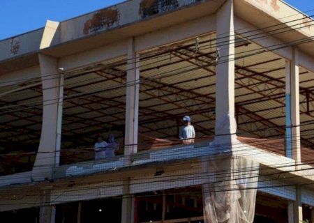 MP QUESTIONA INÉRCIA DA ATUAL GESTÃO DA CÂMARA DE DOURADOS DIANTE DE SEDE INACABADA E COBRA DEFINIÇÃO DE FUTURO