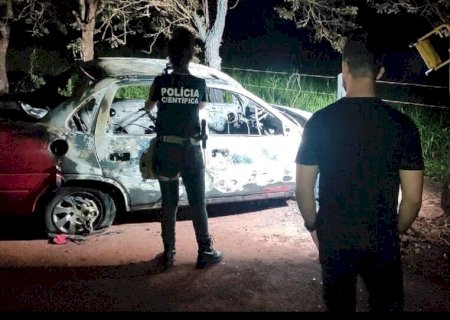 CORPO ENCONTRADO CARBONIZADO EM CARRO TINHA PERFURAÇÕES NA GARGANTA E NA NUCA EM RIO BRILHANTE