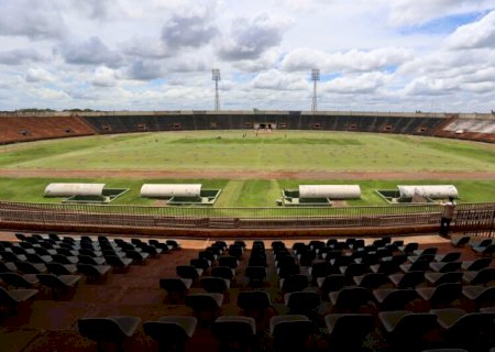 PREFEITURA PREPARA O GRAMADO DO DOURADÃO PARA RECEBER JOGOS DO CAMPEONATO ESTADUAL