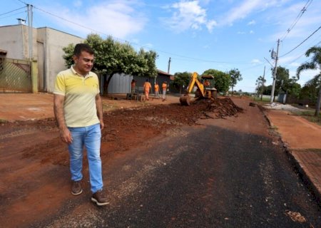 PREFEITURA MANTÉM SEIS FRENTES SIMULTÂNEAS DE RECUPERAÇÃO ASFÁLTICA EM DOURADOS