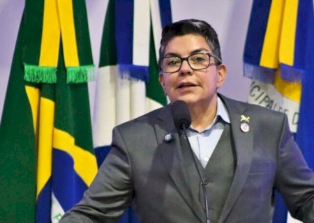 CÂMARA DE DOURADOS ACATA DUAS DENÚNCIAS CONTRA VEREADORA ISA MARCONDES