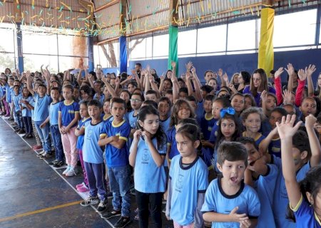 PREFEITURA CONQUISTA SELO OURO EM PRÊMIO NACIONAL DE ALFABETIZAÇÃO NA IDADE CERTA