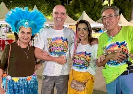 PREFEITO DE CIDADE DO INTERIOR DE MS EXIBE ARMA NA CINTURA DURANTE CARNAVAL DE RUA
