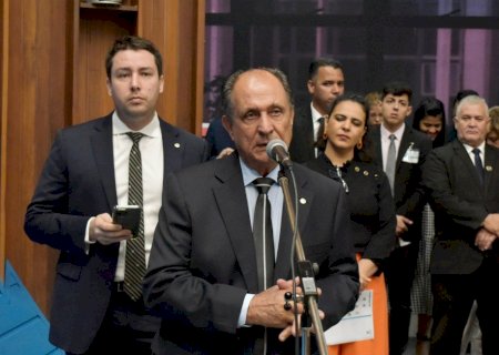 ZÉ TEIXEIRA COBRA RETIRADA DE ENTULHOS DA ANTIGA PONTE SOBRE RIO SANTO ANTÔNIO