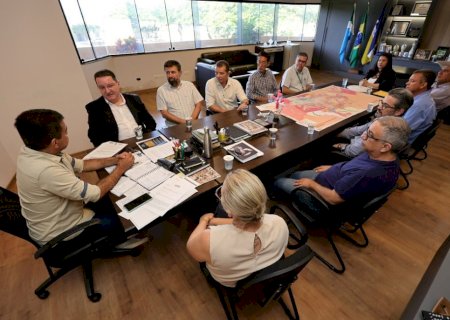PREFEITURA DEBATE DESENVOLVIMENTO LOCAL COM REPRESENTANTE DA CÂMARA DE COMÉRCIO BRASIL-ÁSIA