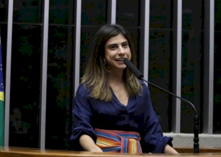 CAMILA JARA ANUNCIA ESTAR CURADA DO CÂNCER NA TIREOIDE