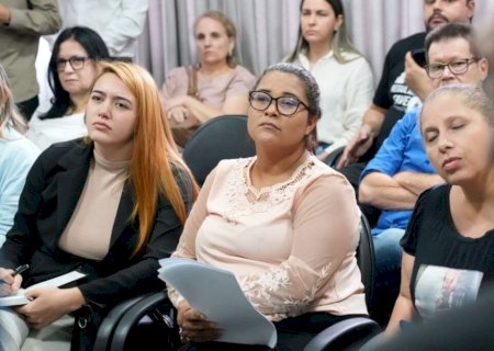 COMISSÃO ABRE CAMINHO PARA ASSISTENTES DE EDUCAÇÃO INFANTIL BRIGAREM POR AUMENTO SALARIAL
