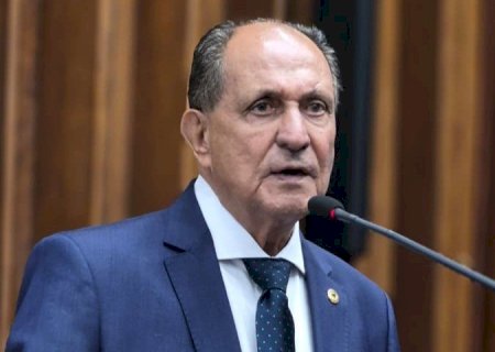 ZÉ TEIXEIRA COBRA REVITALIZAÇÃO DE ÁREA E INSTALAÇÃO DE SEMÁFORO
