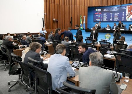 JANELA COMEÇA NA PRÓXIMA SEMANA COM DEPUTADOS FAZENDO CONTAS E DESTINO INCERTO PARA MAIORIA