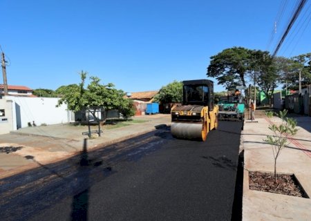 PREFEITURA LEVA RECAPEAMENTO AO FLÓRIDA II E MELHORA ACESSO AO PARQUE ANTENOR MARTINS