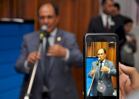 ZÉ TEIXEIRA ACIONA BANCADA POR RECURSOS EM ASSISTÊNCIA SOCIAL E EDUCAÇÃO