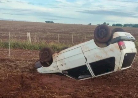 CARRO É ENCONTRADO CAPOTADO E ABANDONADO NA MS-395 ENTRE ANAURILÂNDIA E BATAGUASSU