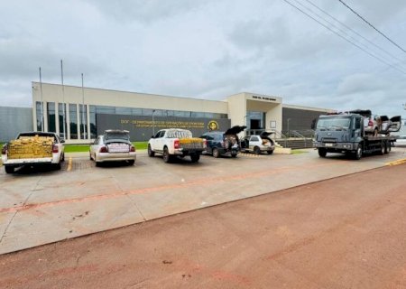 COMBOIO É APREENDIDO LEVANDO 3,2 TONELADAS DE MACONHA E 6 MIL PACOTES DE CIGARROS