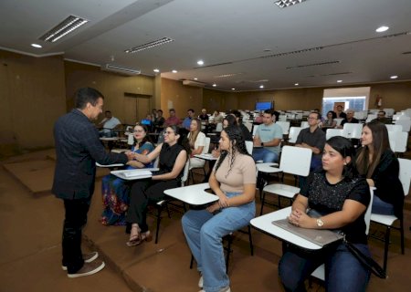 PREFEITURA EMPOSSA PROFISSIONAIS E AMPLIA ESTRUTURA DA SAÚDE E SERVIÇOS PÚBLICOS