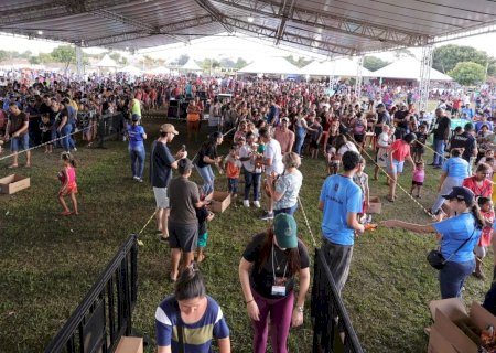 FESTA DA PÁSCOA ATRAI MULTIDÃO E ENCERRA COM ENTREGA DE 2,5 MIL OVOS DE CHOCOLATE