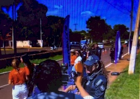 OPERAÇÃO CAMINHOS SEGUROS – MAIO LARANJA: PM PARTICIPA DE BLITZ EDUCATIVA E PANFLETAGEM
